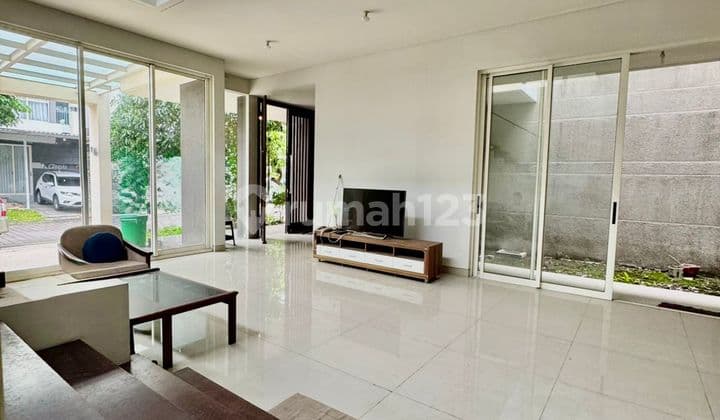 Disewakan Rumah Semi Furnish Siap Huni Wisata Bukit Mas Wiyung 2 Lantai 4 Kamar Lt 240M Dekat Tol dan Pakuwon Mall Surabaya Barat