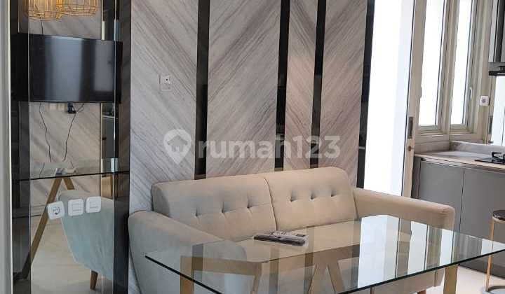 For Rent: Minimalist Luxury House Ready to Occupy Grand Pakuwon, 2 Floors, 100m Area, 3 Bedrooms, Close to Pakuwon Mall and Tunjungan Plaza, Surabaya City.