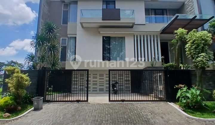 Disewakan Rumah Super Mewah Luxury Somerset Citraland 3 Lantai 5 Kamar Full Furnish Dekat Pakuwon Mall Surabaya Barat
