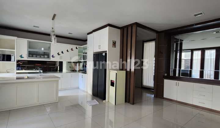 Disewakan Rumah Graha Family Blok U Mewah Full Furnish + Pool Luas 343m 2 Lantai 5 Kamar Dekat Pakuwon Mall Dan Selangkah Ke Citraland Surabaya Barat