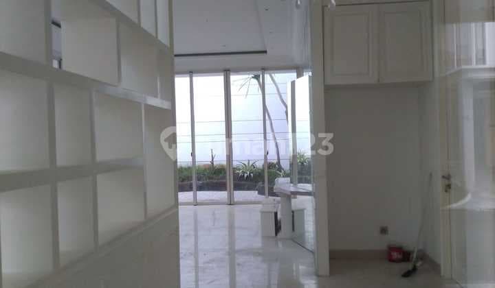 Disewakan Rumah Pakuwon Indah Lariz Ville Siap Huni 2 Lantai 4 Kamar Dekat Pakuwon Mall Surabaya Barat