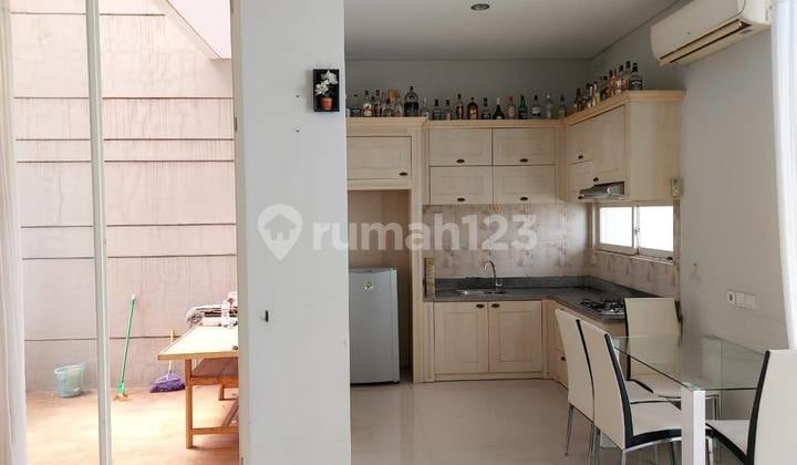 Disewakan Rumah Pakuwon Indah Siap Huni Minimalis Semi Furnish 2 Lantai 3 Kamar Lt162m Dekat Pakuwon Mall Surabaya Barat