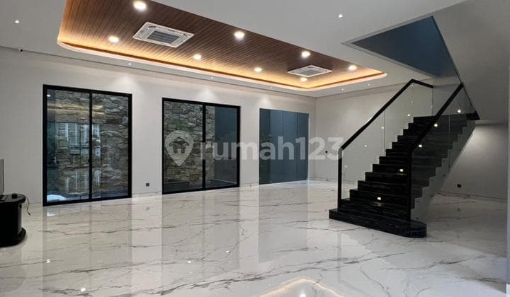 Dijual Rumah Super Lux 3 Lantai Siap Huni Waterfront Citraland 5 Kamar Dekat Universitas Ciputra dan Pakuwon Mall Surabaya Barat
