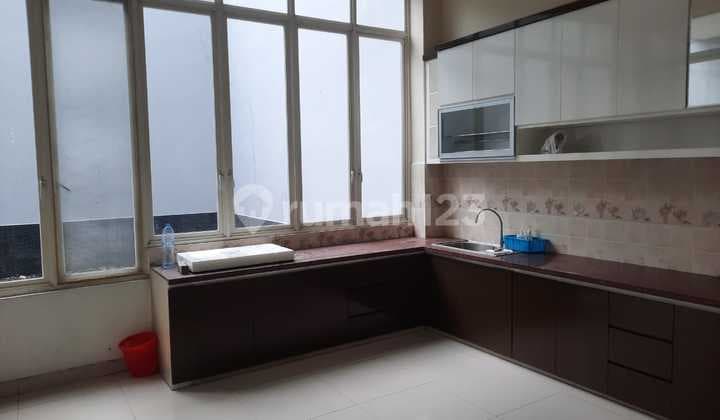 Disewakan Rumah Baru Siap Huni Villa Bukit Regency Pakuwon Indah Dekat Pakuwon Mall Surabaya Barat