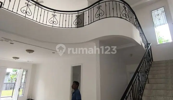 Disewakan Rumah 2 Lantai Puri Widya Kencana Lt265m 4 Kamar Siap Huni Surabaya Barat