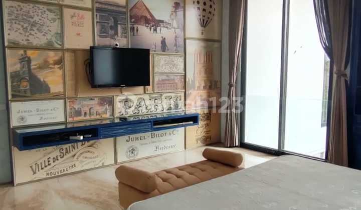 For Rent: Luxury House in Bukit Golf Citraland with Private Pool, Golf View, Fully Furnished, Spacious 1400m², 5 Bedrooms, Close to Pakuwon Mall and a Step Away to Citraland.