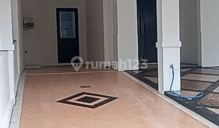 Gd055 Dijual Cepat Rumah 3 Lantai Di Kota Wisata Cibubur (sudah Terenovasi) Siap Huni .