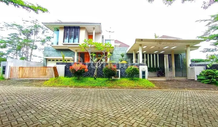 Rumah Mewah Semi Furnish Plus Private Pool di Araya Valley Malang