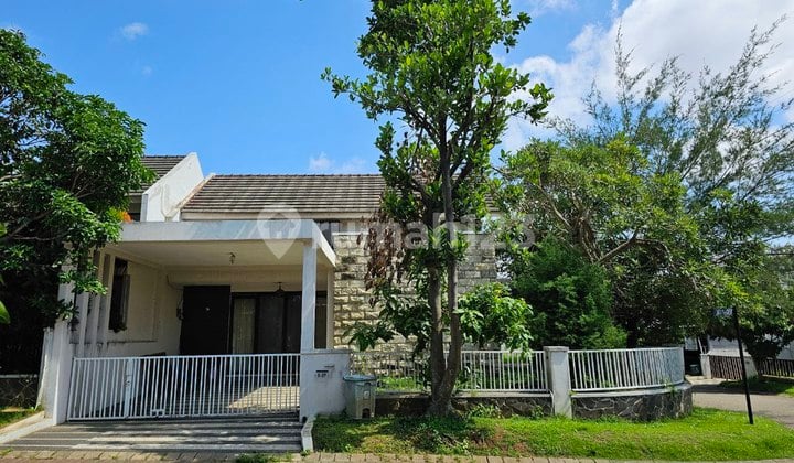 House in Greenland Tidar Malang, Hook Position.