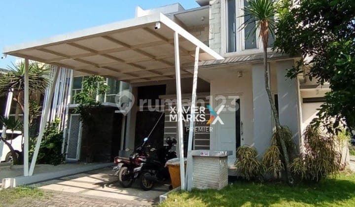Rumah Modern Posisi Hook di Ijen Nirwana Malang