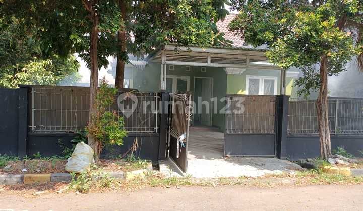 For Rent: House Hook, Minimum 2 Years in Harapan Indah, Bekasi