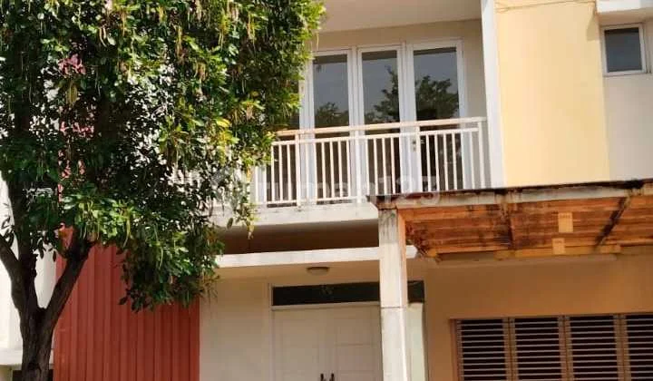 For quick sale: 2-story house in Summarecon Bekasi, Bluebell Cluster, Bekasi.