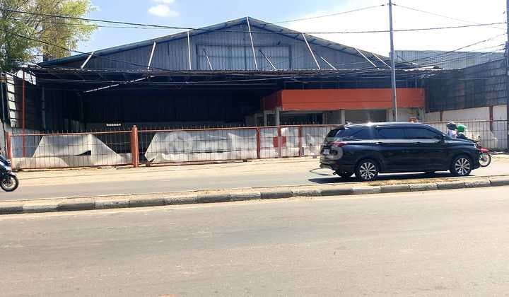 Gudang Pinggir Jalan Raya Sultan Agung Cakung Jakarta Timur