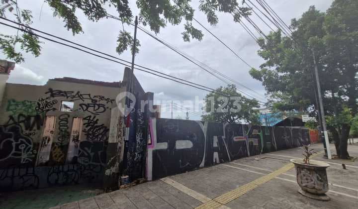 Tanah Komersial Sangat Luas 2950 M² Yang Terletak Persis Di Pinggir Jalan Utama Kota Jakarta Timur