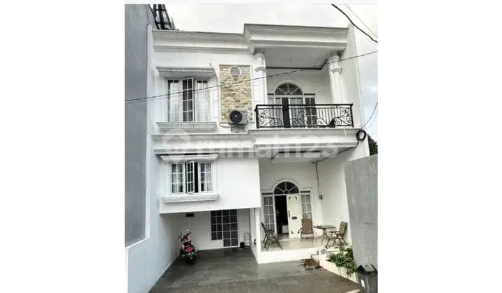 For Sale Beautiful Premium 2.5-Story House in Jagakarsa Near Public Facilities