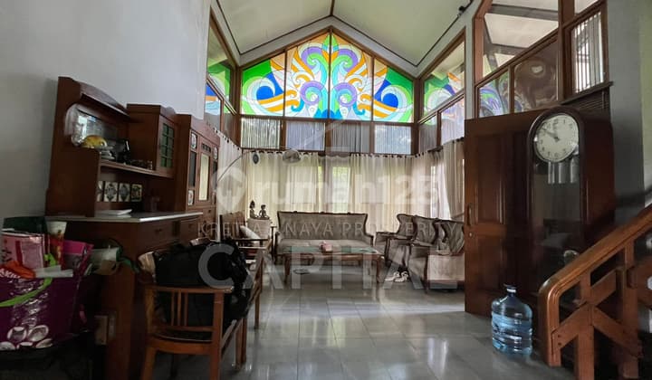 Spacious House in Hegarmanah