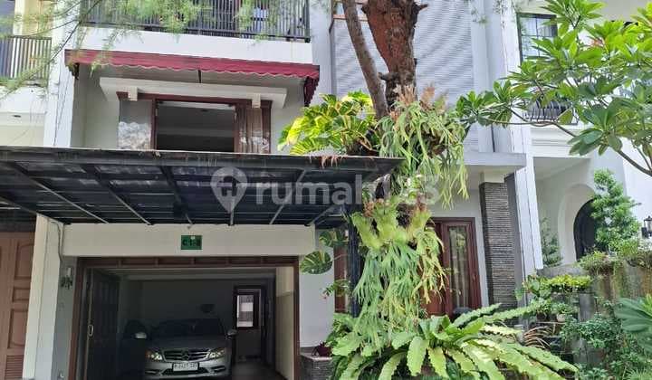 Turun Harga! Dijual Rumah 3,5 Lantai di Bona Vista Residence