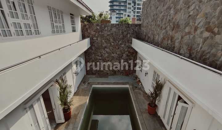 Disewakan Rumah Baru 2 Lantai di Brawiyaja, Kebayoran Baru