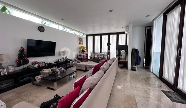 Dijual Rumah Tinggal Cantik Dalam Compound di Kemang Timur