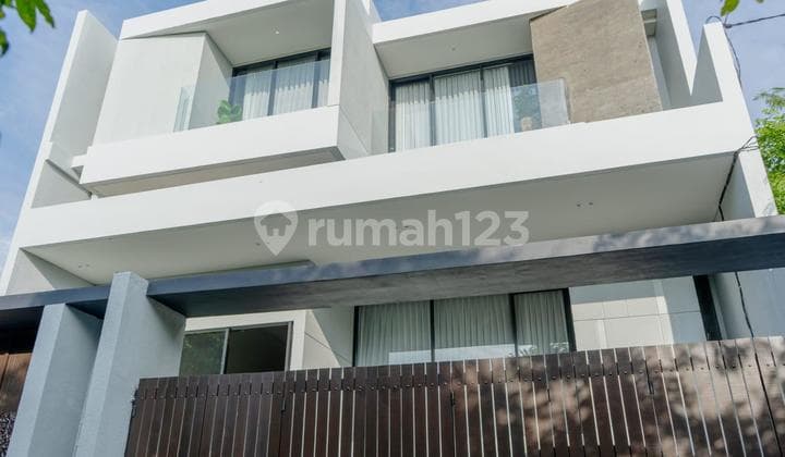 Villa Baru 3 Lantai Luas Bangunan 322 M2 Uluwatu Bali