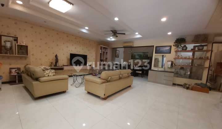 Luxury Commercial House for Rent in Niaga Hijau, Pondok Indah, South Jakarta, Land Area 200, Building Area 400, 2 Floors + Basement, Rp 230 Million/Year