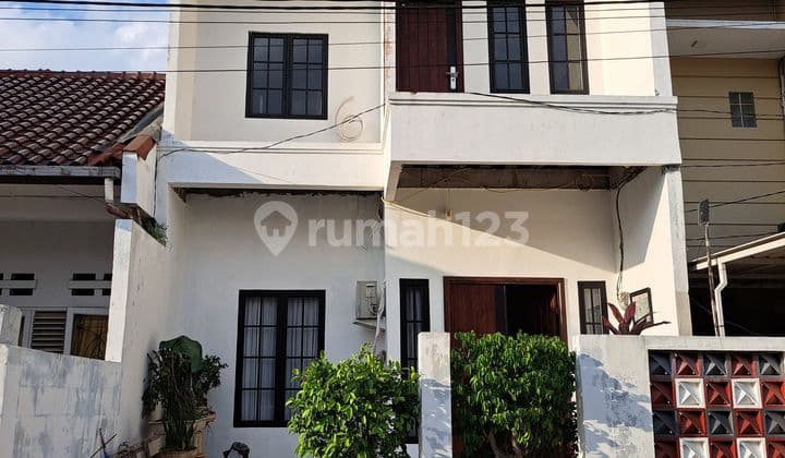 Rumah 2 Lantai Siap Huni di Puri Sri Wedari Cibubur - Dekat LRT & Tol, 1,29 M Nego