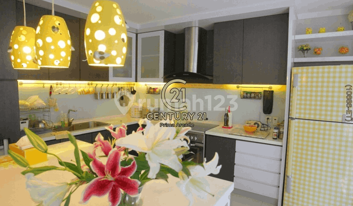 Rumah Cantik Rapi Fully Furnished Lokasi Strategis