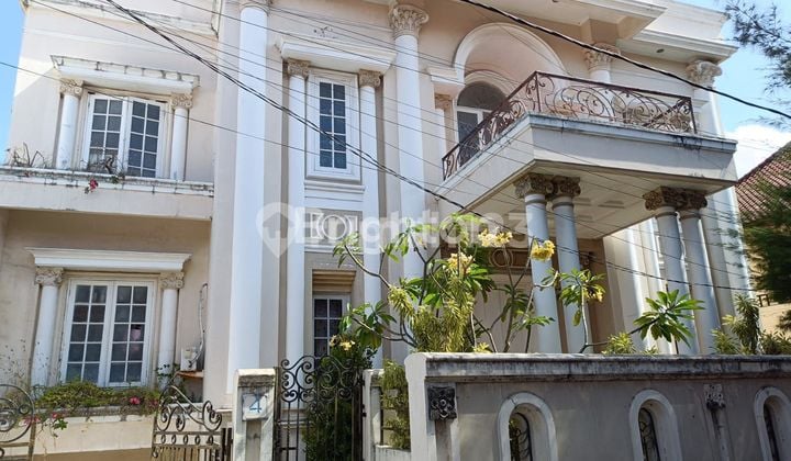 RUMAH MEWAH DAN MODERN DI KUTA