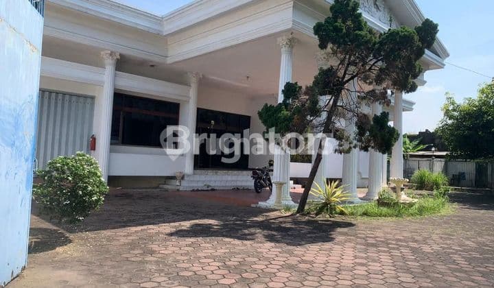 RUMAH MEWAH PLUS KANTOR DAN GUDANG DI TENGAH KOTA SOLO
