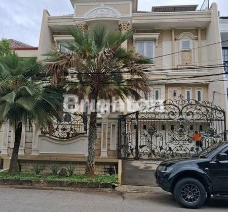 Rumah Cantik 2.5 Lantai + Mezzanine Siap Huni