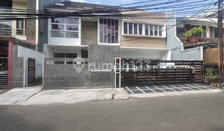 Rumah 3 Lantai Siap Huni