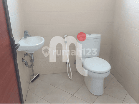 Disewakan Rumah 2 Lantai di Kedaton Park