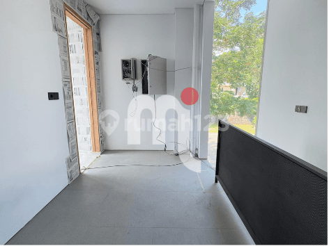 Dijual Rumah Semi Furnished, di Banyumanik, Semarang