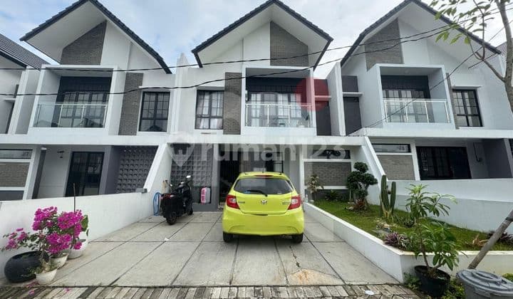 Dijual Rumah Dua Lantai Semi-Furnished di The Miles