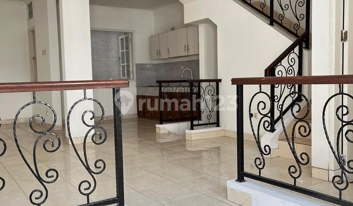 Dijual Rumah di Gading Grande, Kelapa Gading