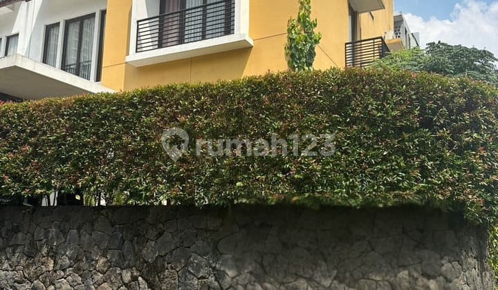 Rumah Hook Luas di Rc Veteran Bintaro - Jaksel