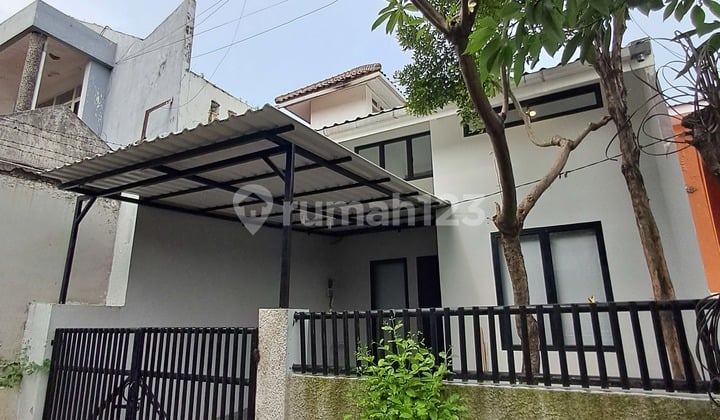 Rumah Siap Huni Modern Minimalis Baru Renov, 8 Menit ke Stasiun Pondok Ranji Rumah SHM