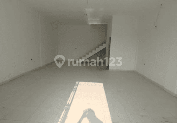 Ruko 3 Lantai di Pluit 180.0 m² Unfurnished SHM