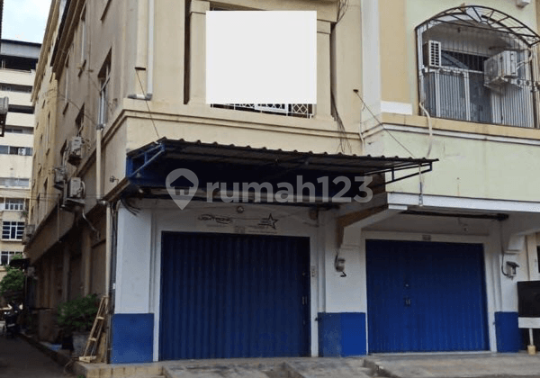 4-Story Shop House in Mutiara Taman Palem, West Cengkareng 67.0 m² Semi Furnished with SHM
