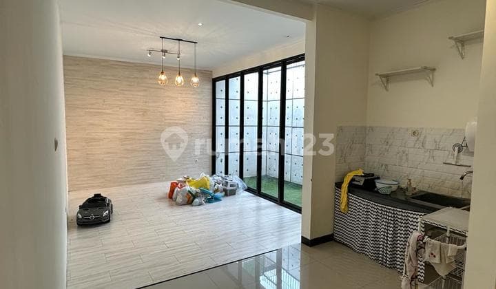 Rumah Dekat Akses Tol di Taman Kopo Indah Tki V Bandung
