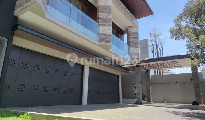 Rumah baru sangat mewah modern di Setra duta, Bandung