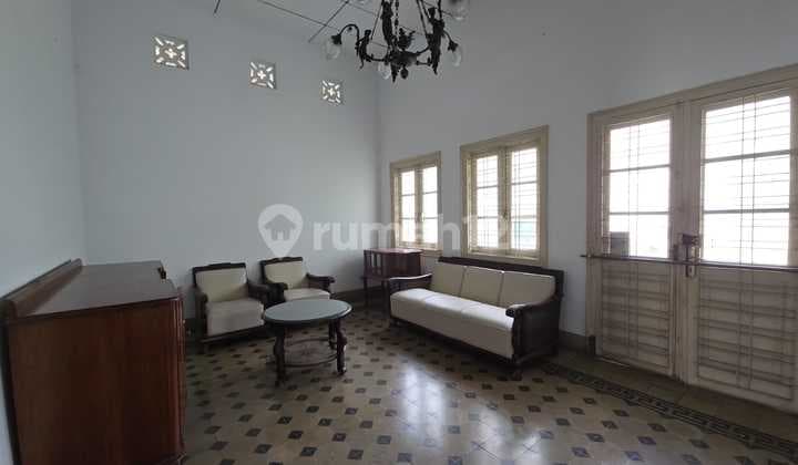 Rumah Belanda Kontrakan di Pusat Kota Sayap Kebon Kawung