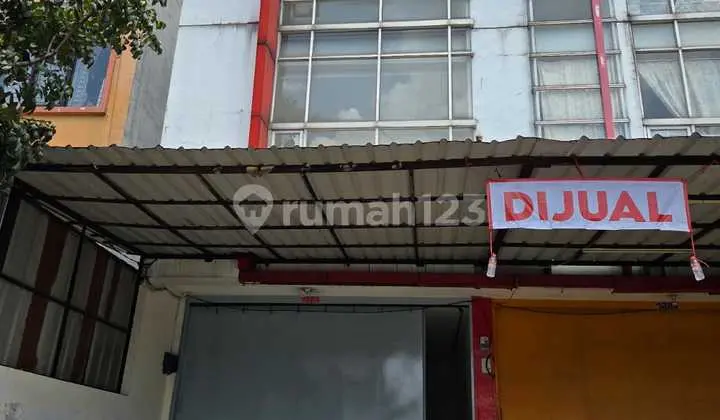 3-story shop house in a strategic location at Leuwi Panjang, Bandung.