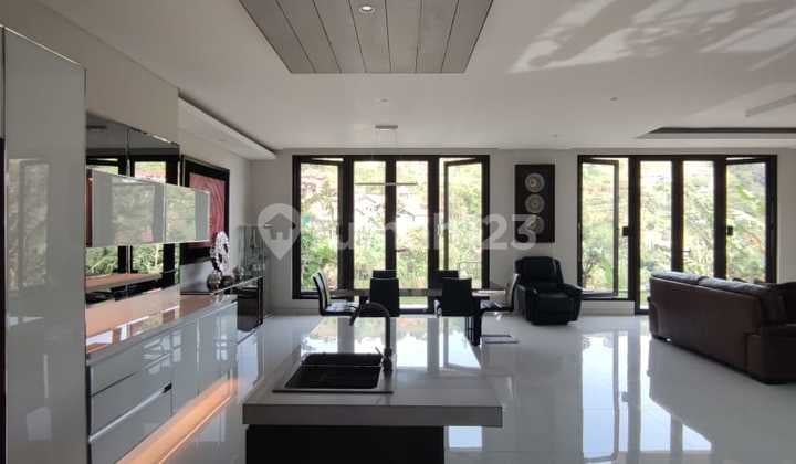 Rumah Mewah 3 Lantai Dago Pakar Resort View Kota Bandung