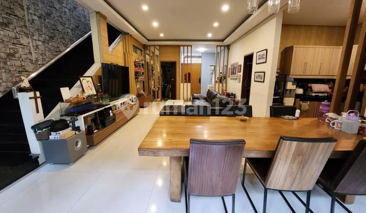 Good Minimalist House in Singgasana Pradana