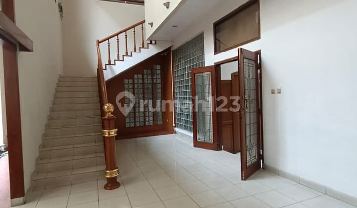 Rumah Kontrakan Komersial di Jalan Sederhana, Cocok untuk bisnis