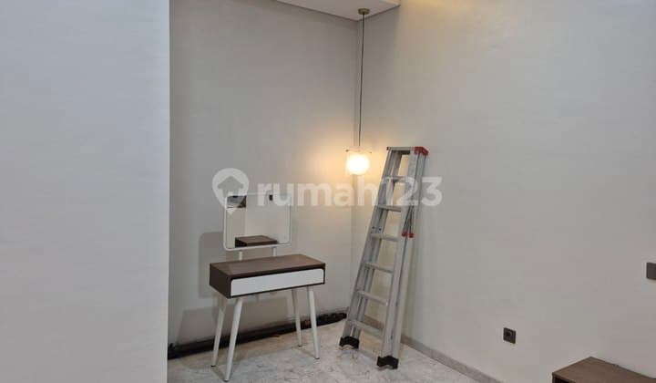 Rumah Hook 2 Lantai Di Cibubur, Strategis