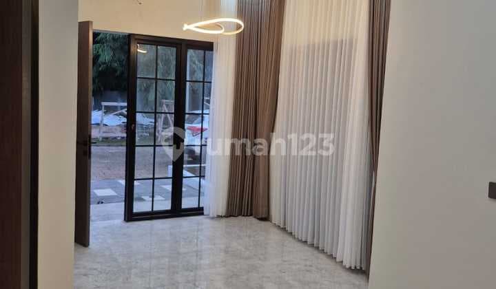 Rumah Hook 2 Lantai Di Cibubur, Strategis