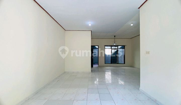 Rumah 1Lantai Hadap Selatan Sidakarya Bangunan Luas