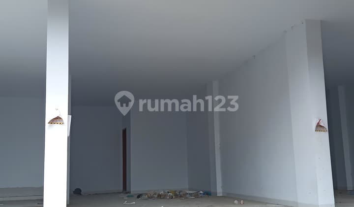 Toko Hadap Timur Canggu